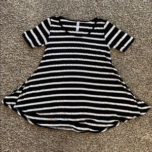 XS LuLaRoe Perfect-T Swing Tee